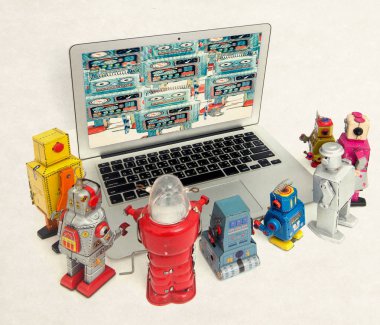 birbirlerine robotlar sohbette izole bir dizüstü bilgisayar 