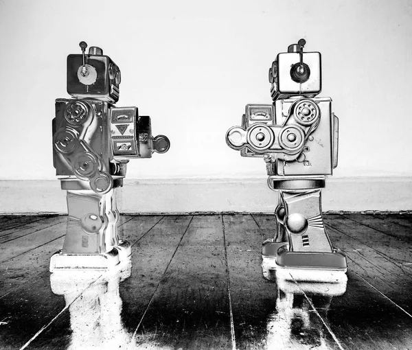 Twee Retro Robots Gezicht Met Ray Guns Ray Guns Een — Stockfoto