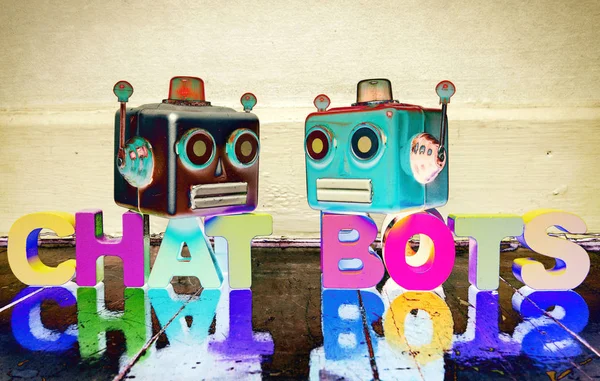 Deux Têtes Parlantes Avec Mot Chat Bots Sur Sol Bois — Photo