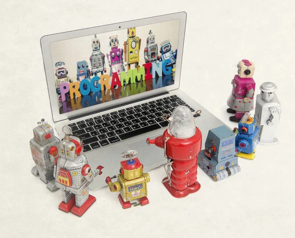 Robots Retro Aprenden Programación Ordenador Portátil Aislado Imágenes De Stock Sin Royalties Gratis