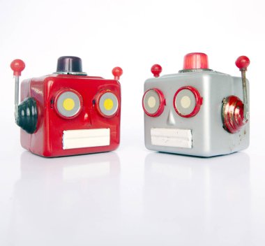 beyaz izole iki retro robot kafa chatiing 