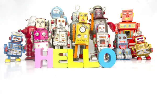 Große Roboterfamilie Mit Dicken Worten Hallo Mit Hölzernen Buchstaben — Stockfoto