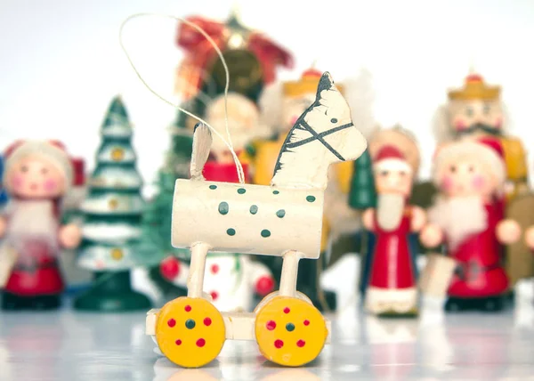Старые Деревянные Рождественские Игрушки Отражением — стоковое фото