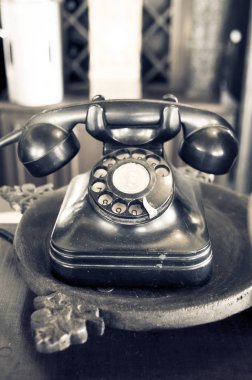 siyah vintage telefon 