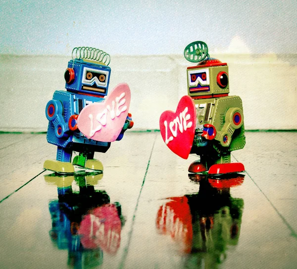 Dois robôs retro no amor t — Fotografia de Stock