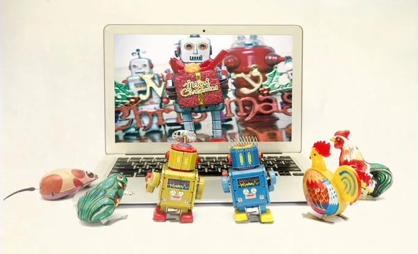 Retrocínové hračky, které se dívají na přátele, co zpomaluje Vánoce — Stock fotografie