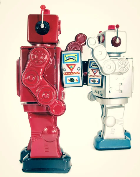 To retro-roboter høye fem hverandre isolert – stockfoto