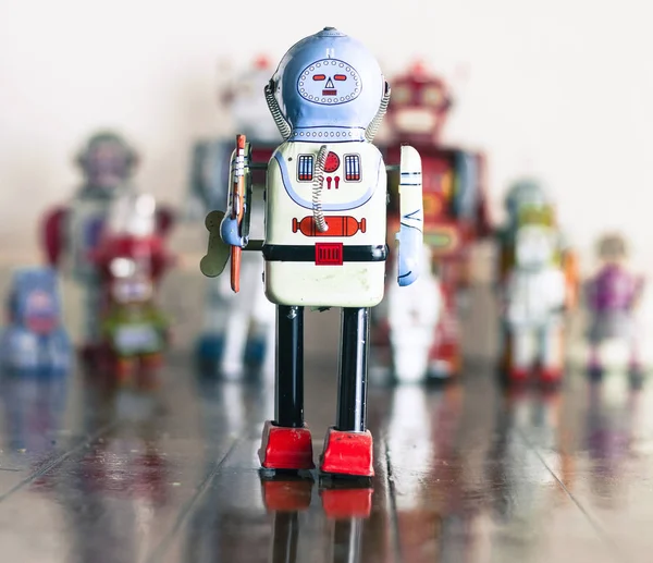 Retro robot leksak grund deth av feild blured — Stockfoto