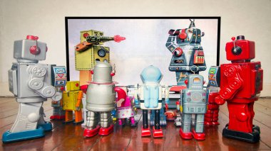 Retro robotlar polis vahşetiyle ilgili haberleri izliyor 