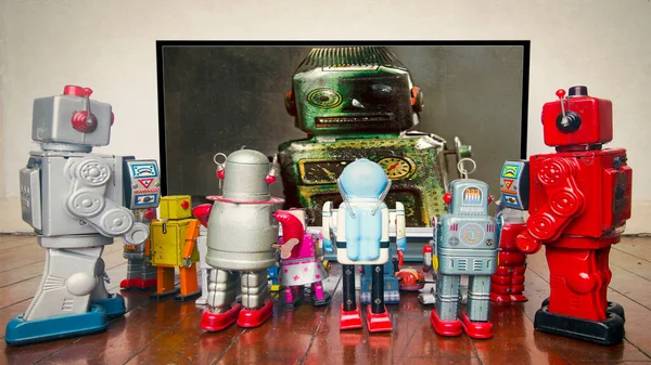 Retro Robotlar Polis Vahşetiyle Ilgili Haberleri Izliyor — Stok fotoğraf
