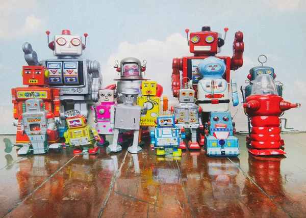 Grup Mare Jucării Retro Robot Staniu Podea Veche Din Lemn — Fotografie, imagine de stoc