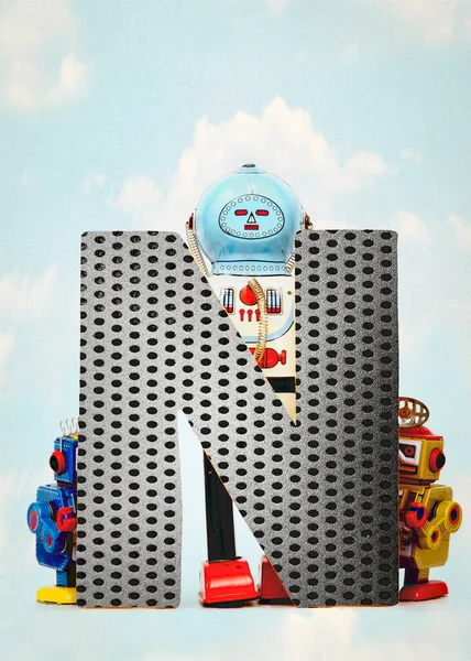 Ретро Робот Іграшки Тримає Велику Літеру — стокове фото