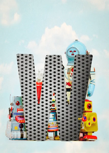 复古机器人玩具 上面挂着一个大字母W — 图库照片