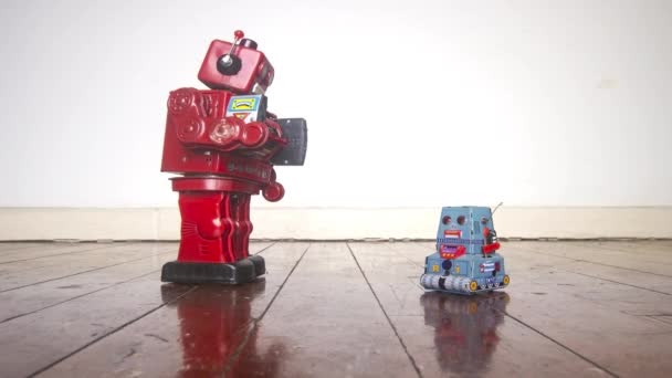 Begreppet Girighet Med Retro Robotar Och Leksak Guld Pengar Stop — Stockvideo