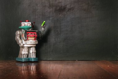 Retro robot öğretmen ve tahtası