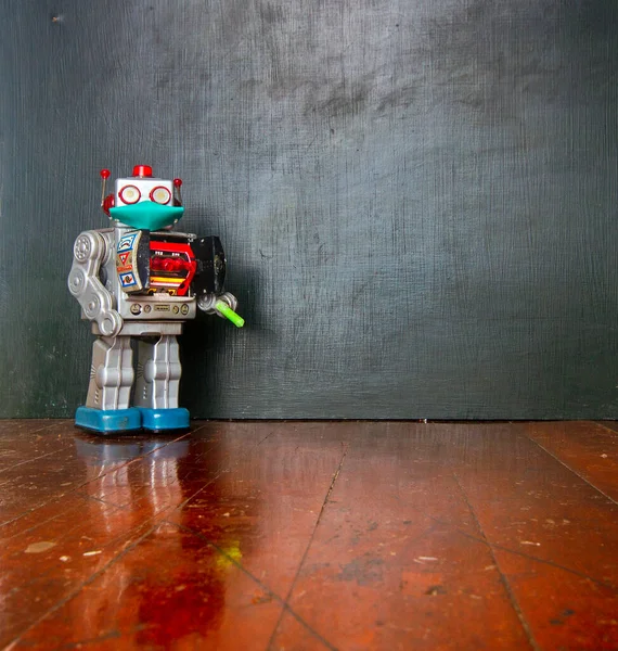 Retro Robot Lärare Och Hans Svarta Tavlan — Stockfoto
