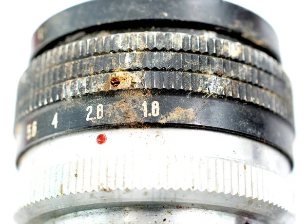 一个老式生锈和尘土飞扬的电影相机的图像 — 图库照片