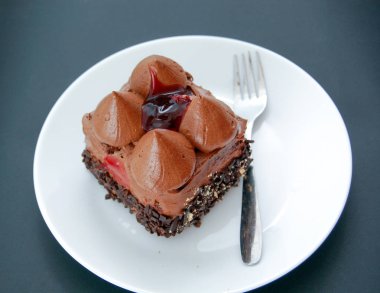 kubbe ile çikolatalı kek kakao dekorasyon, şeklinde görüntü