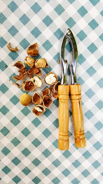 fındık kabukları ve somun kraker, en iyi görüntü göster bir