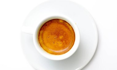 espresso fincan kahve beyaz arka planda, üstten görünüm