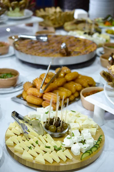 Verschiedene Catering Lebensmittel Tisch Und Lebensmitteldekoration Image — Stockfoto