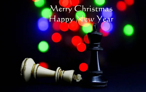 Schachfiguren König Und Königin Auf Bokeh Hintergrund Weihnachtskarte Bild — Stockfoto