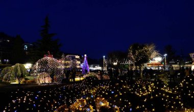 Ohrid, Makedonya. 29 Aralık, 2018-görünümünü şehir Ohri, görüntü şehir merkezinde bir chrostmas dekorasyon