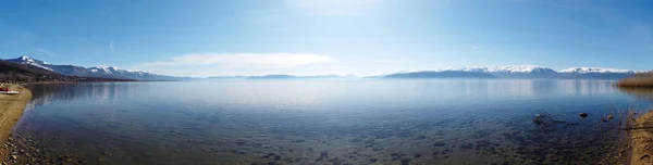 Panorama de un lago prespa en el norte de macedonia — Foto de Stock