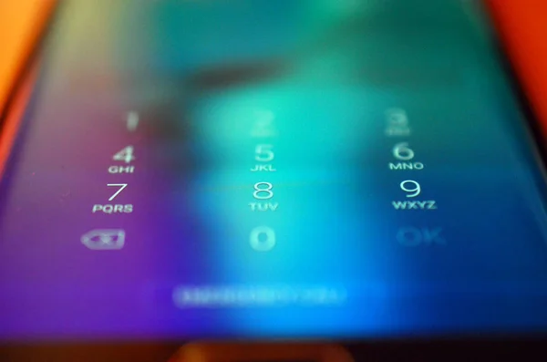 Numeri unlock su uno smartphone, dof poco profondo — Foto Stock