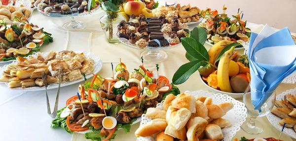 Buffet de catering ou comida de festa, aperitivos — Fotografia de Stock