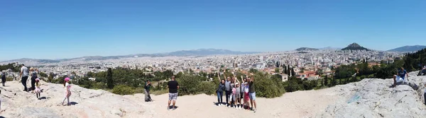 Atene, Grecia - 5 maggio 2019: Veduta panoramica di un punto di riferimento greco sull'Acropoli di Atene, Grecia . — Foto Stock
