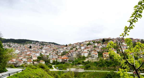 KRUSEVO, MACEDONIA - 5 DE MAYO DE 2019: Wiev de una ciudad de Krushevo en Macedonia del Norte cental, Balcanes — Foto de Stock