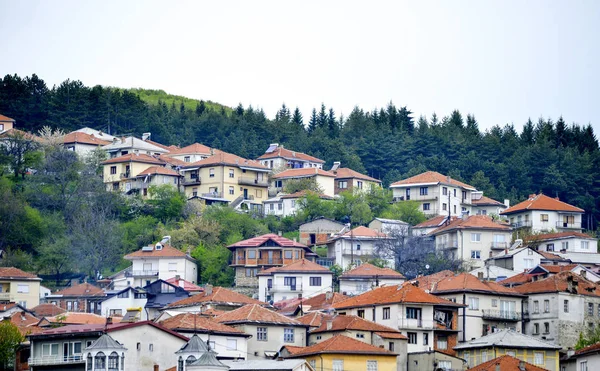 KRUSEVO, MACEDONIA - 5 DE MAYO DE 2019: Wiev de una ciudad de Krushevo en Macedonia del Norte cental, Balcanes — Foto de Stock