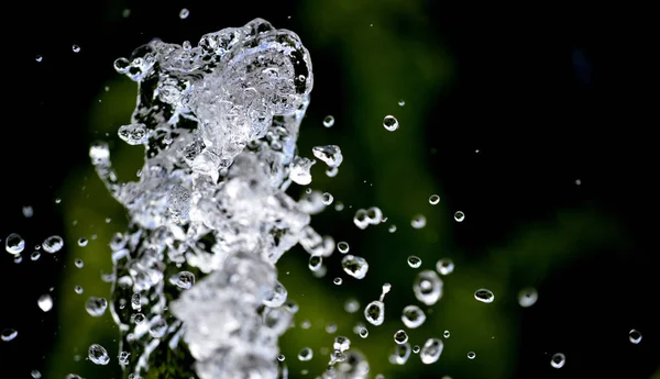 Respingo de gotas de água, mosca da água levitar no ar — Fotografia de Stock