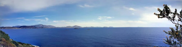 Paisaje, paisaje marino cerca de vouliagmeni en Grecia — Foto de Stock