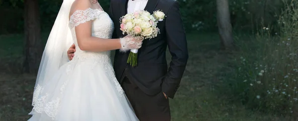Braut und Bräutigam unkenntlich gemacht — Stockfoto