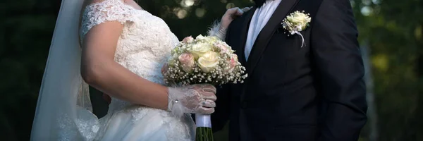 Braut und Bräutigam unkenntlich gemacht — Stockfoto