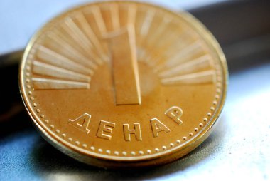Macar parası, dinarı kapat.