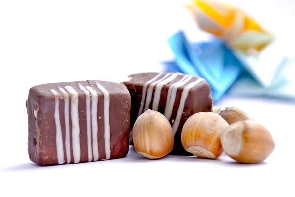 Donkere Chocolade Bedekt Sponsachtige Bananenroom Hazelnoten — Stockfoto