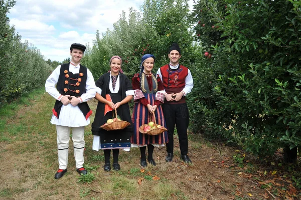 Resen Macedonia September 2020 Boys Girls Traditional Clothes Posing Apples — Stock Photo, Image