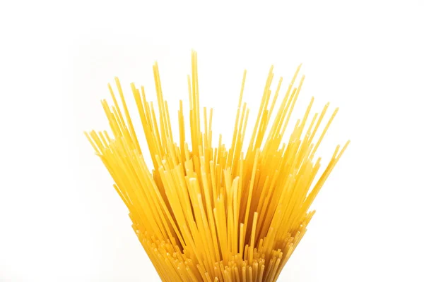 Beyaz arkaplanda spagetti