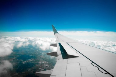 Bir uçağın kanat. Seyahat kavramı