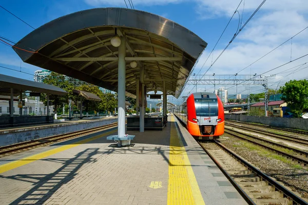 Sochi Rusya Federasyonu Nisan 2018 Sochi Tren Istasyonuna Hızlı Trende — Stok fotoğraf