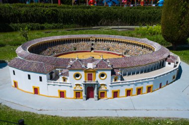 Brussels, Belçika - 05 Mayıs 2018: minyatür parkta Mini Europe - Seville, İspanya bullring çoğaltılması