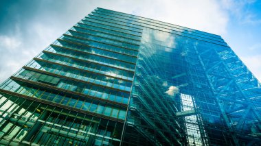 gökdelenler görüş açısı düşük. Cam yüzey