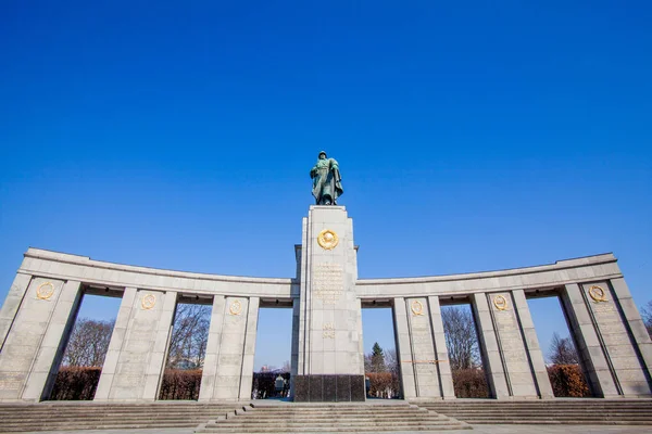 Památník Sovětské Války Jeden Několika Válečné Památníky Berlíně — Stock fotografie