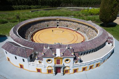 Brussels, Belçika - 05 Mayıs 2018: minyatür parkta Mini Europe - Seville, İspanya bullring çoğaltılması