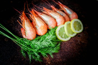 karides sebze ve limon ile