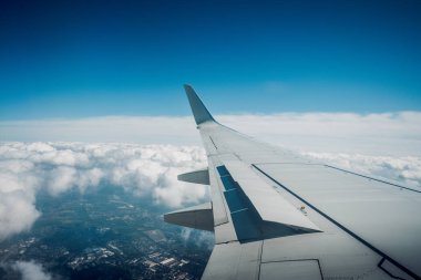 Bir uçağın kanat. Seyahat kavramı