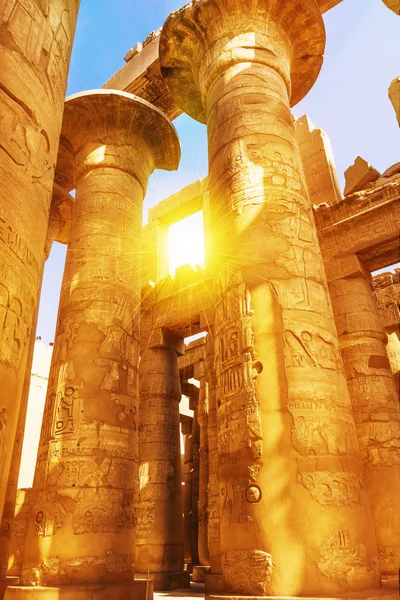 Massiva Kolumner Luxor Egypten Gamla Egypten Hieroglyfer Ristade Stenen — Stockfoto